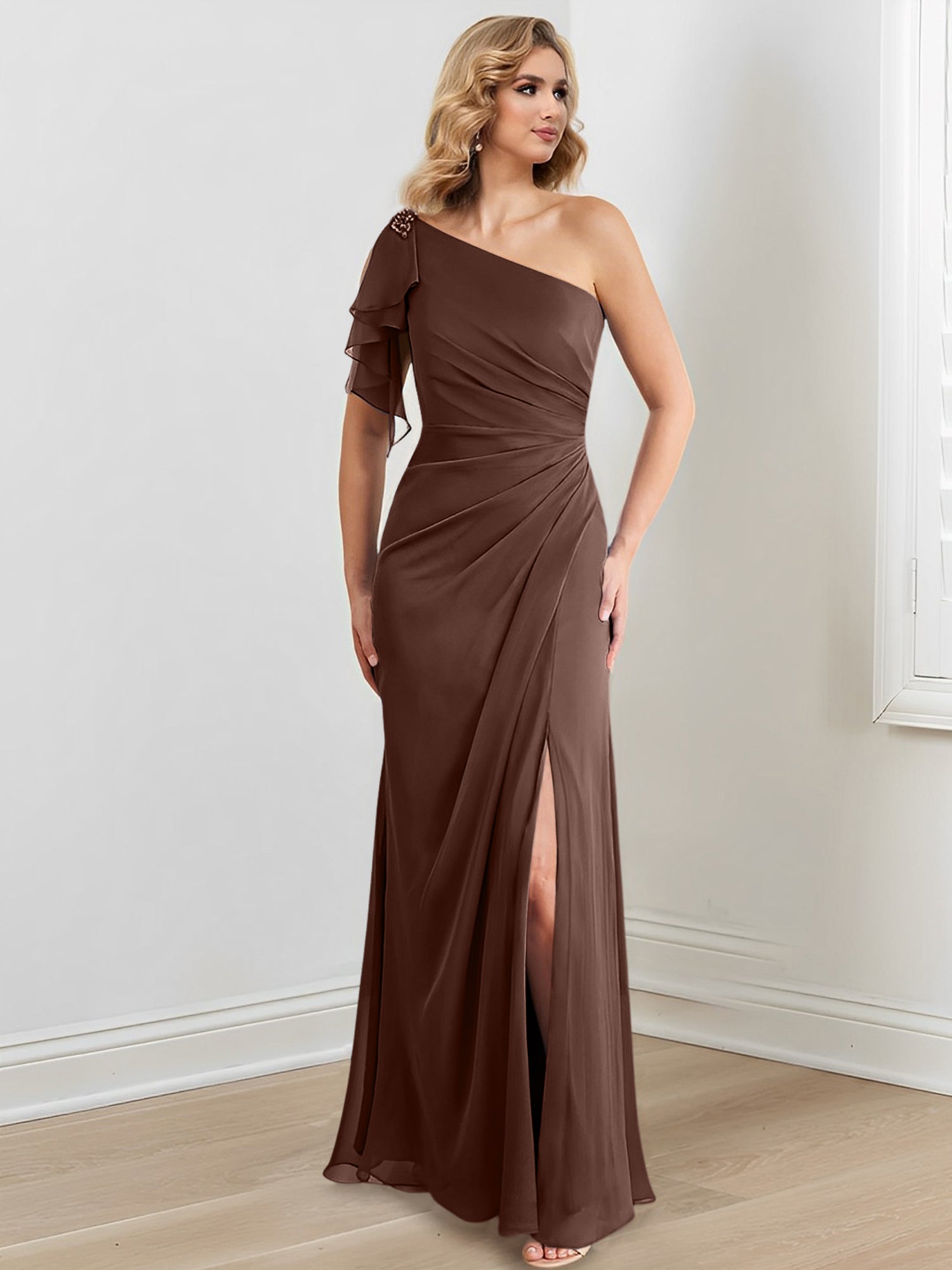 Vestidos para madre de la novia con corte tubo/columna, un hombro al aire y largo hasta el suelo