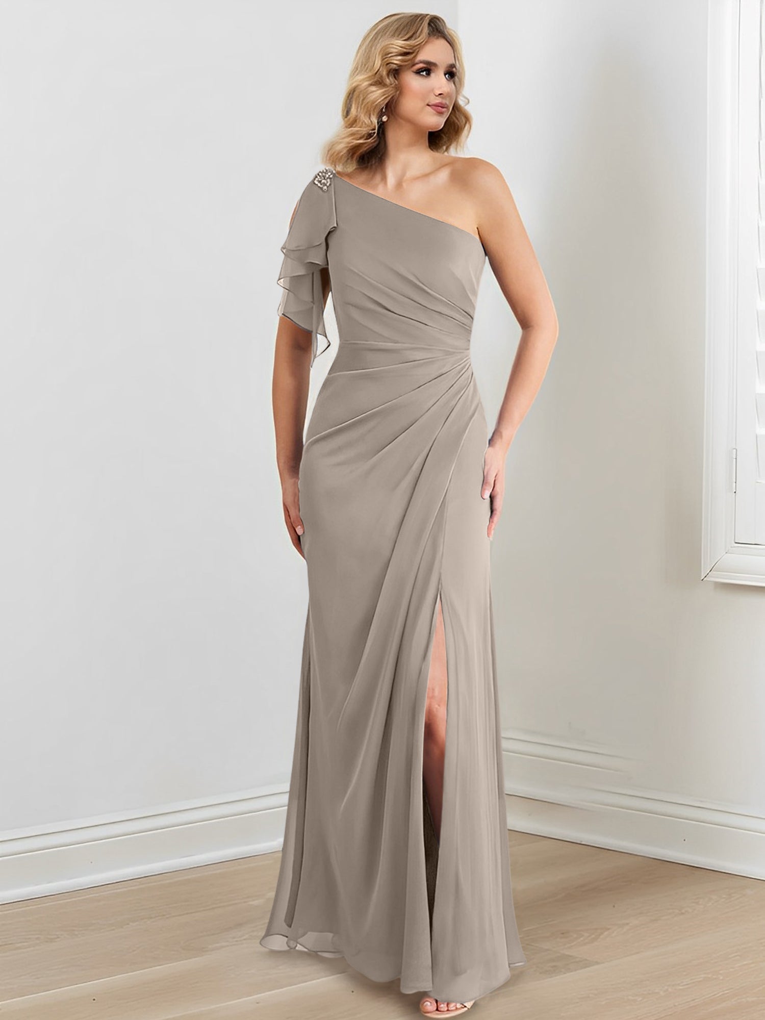 Vestidos para madre de la novia con corte tubo/columna, un hombro al aire y largo hasta el suelo