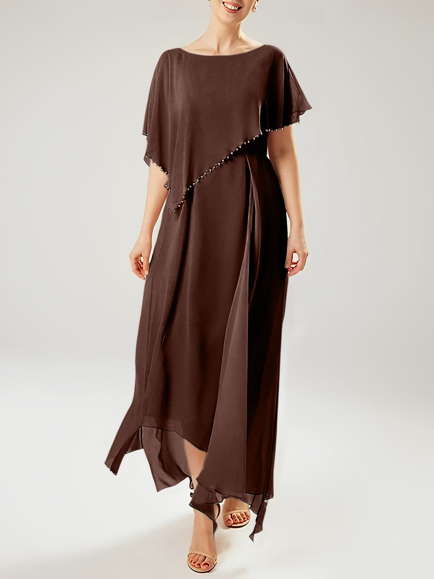 Vestidos de madre de la novia con mangas cortas, corte tubo/columna y borlas