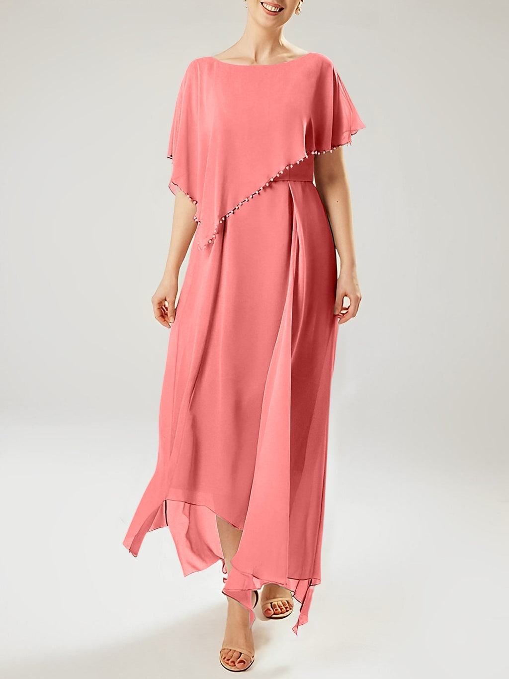 Vestidos de madre de la novia con mangas cortas, corte tubo/columna y borlas