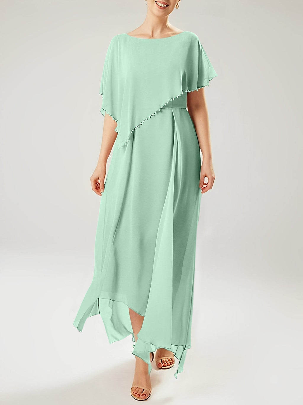 Vestidos de madre de la novia con mangas cortas, corte tubo/columna y borlas