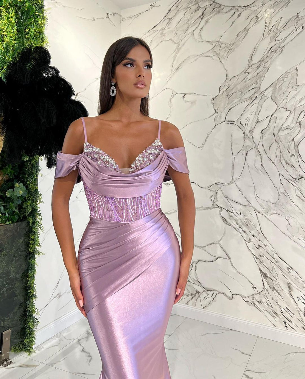 Langes Meerjungfrau-Abendkleid aus Satin mit Spaghettiträgern und Herzausschnitt