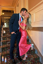 Marquina | Vestido de fiesta largo de satén coral con hombros descubiertos y corte sirena