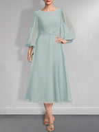 Vestido de gasa para madre de la novia, corte A, escote redondo, largo hasta la rodilla, plisado, con broche de cristal