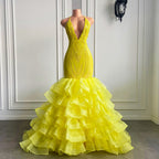 Vestido de fiesta amarillo largo de tul con escote en V, corte sirena, halter y volantes