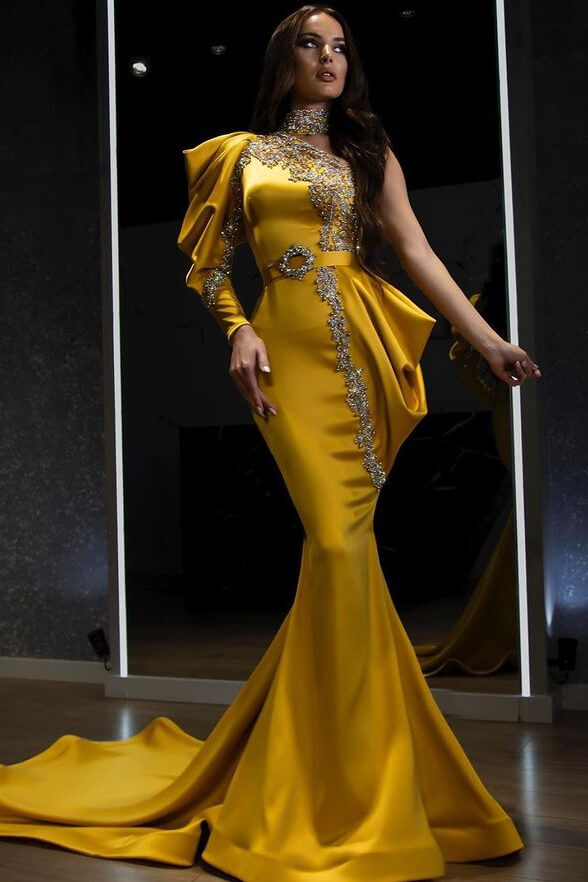 Gelbes Neckholder-Meerjungfrauen-Ballkleid mit einer Schulter und langen Ärmeln