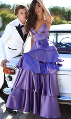 Elegante vestido de noche de satén con tirantes finos, corte A y capas, Y728