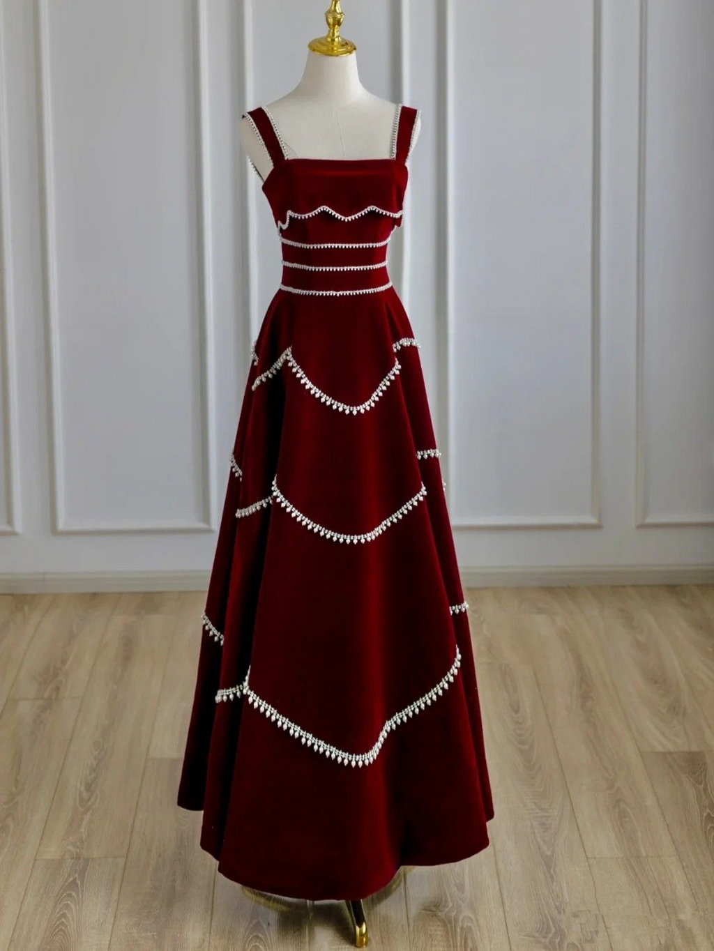 Elegante vestido de noche de terciopelo rojo con corte en A Y4511