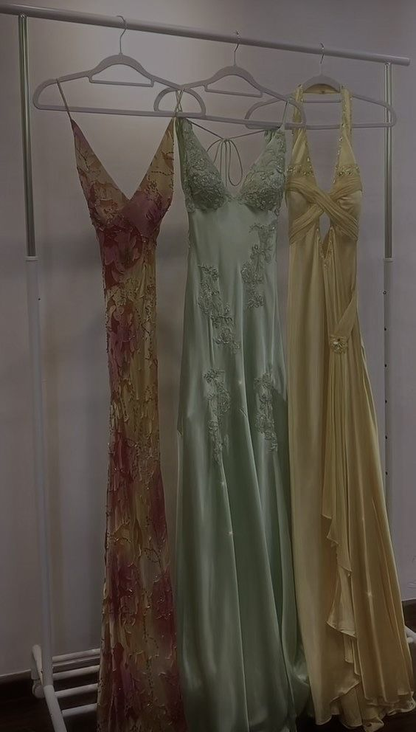 Elegantes gelbes Neckholder-Satin-Ballkleid mit Perlen, Schlitz, Meerjungfrau-Party, Abendkleid Y8426