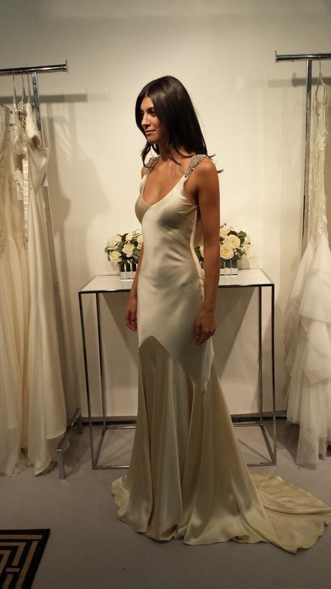 Elegantes Meerjungfrau-Abendkleid aus Satin mit V-Ausschnitt und Perlenbesatz Y7941