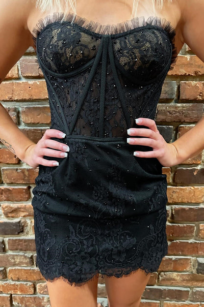Amber | Schwarzes trägerloses kurzes Kleid mit Wimpernspitze