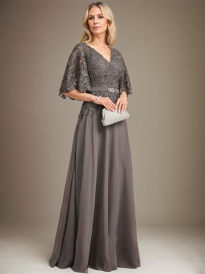A-Linie V-Ausschnitt Bodenlanges Chiffon-Spitzenkleid für die Brautmutter mit Kristallbrosche und Strass 