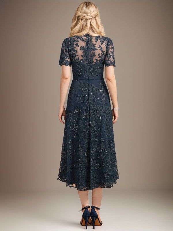 Vestido de madre de la novia de encaje con lentejuelas, corte A, escote ilusión y largo hasta la rodilla