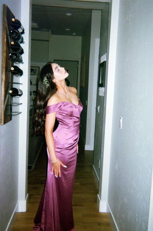 Charmantes Etuikleid/Säulenkleid aus Satin, langes Ballkleid, schulterfreies Abendkleid Y4057