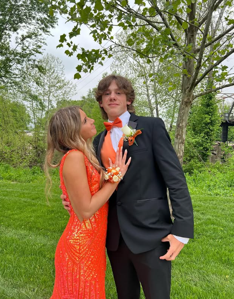 Elegantes V-Ausschnitt Sexy Ärmelloses Meerjungfrau-Abschlussballkleid Orange Abendkleid Y5188