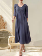 A-Linie V-Ausschnitt Wadenlanges Chiffon-Spitzenkleid für die Brautmutter mit Perlenbesatz