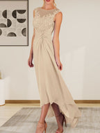 Vestido de gasa con encaje y escote redondo en forma de A color champán