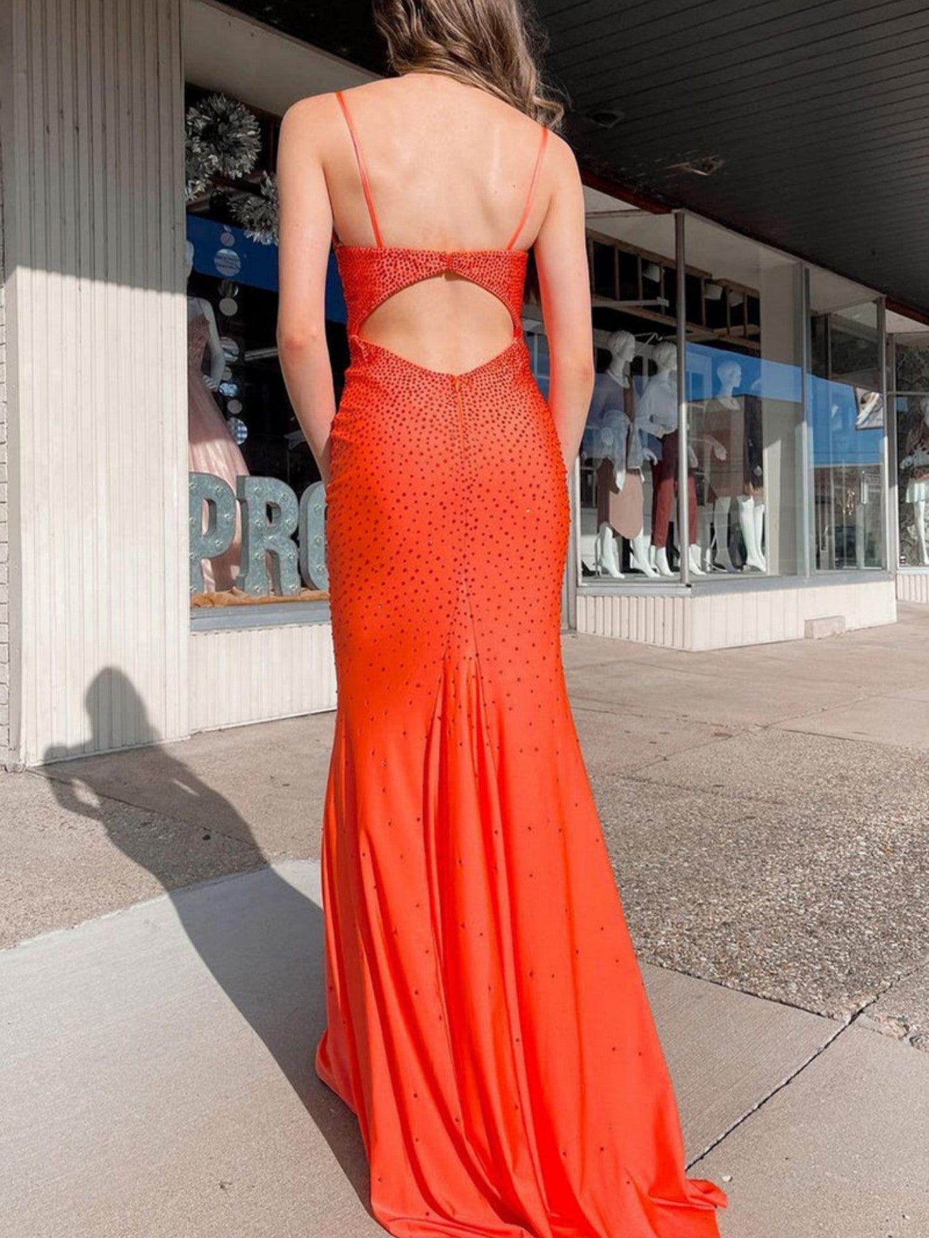 Jennifer | Meerjungfrau-Ballkleid aus Satin mit V-Ausschnitt und Perlen