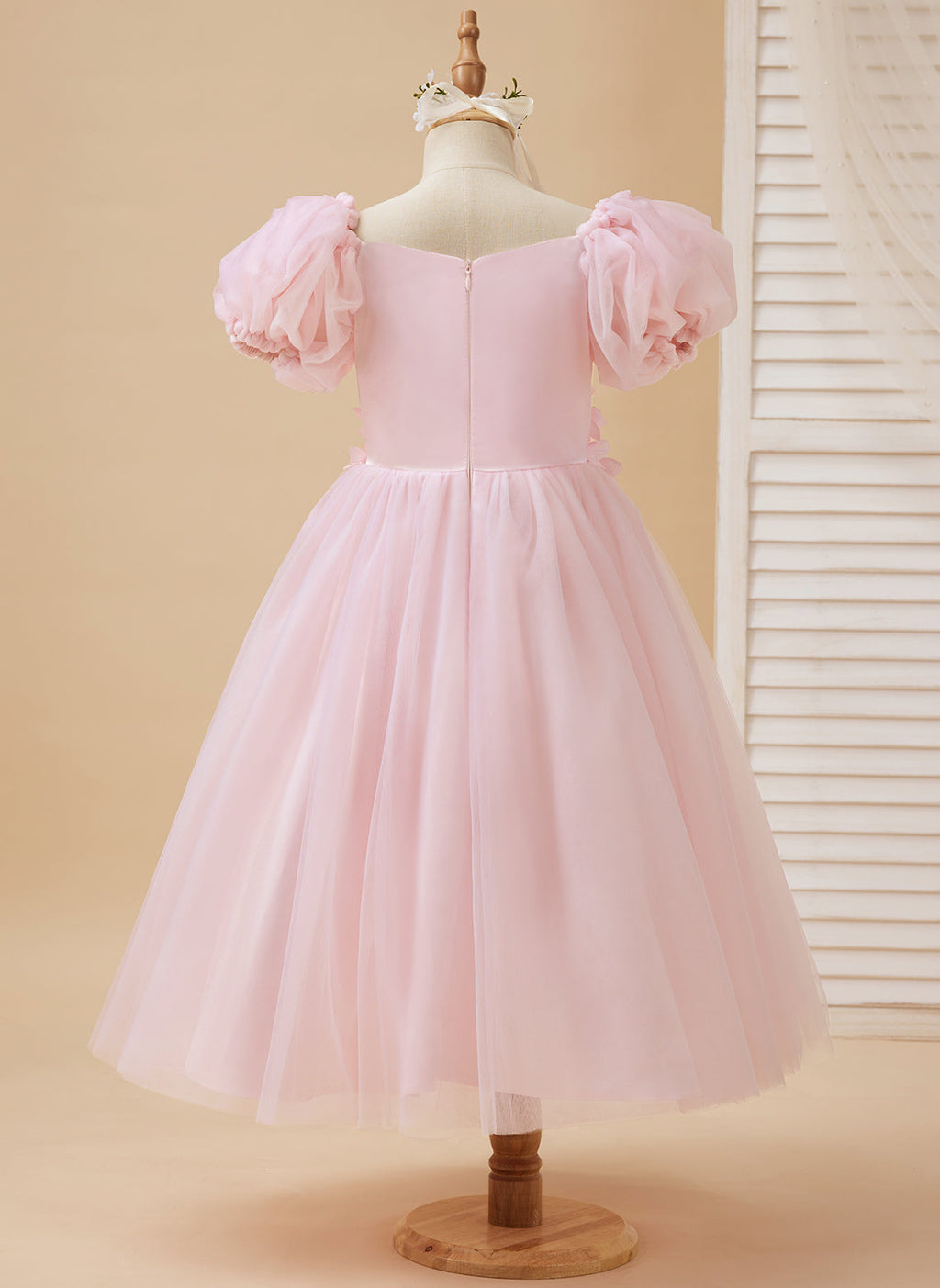 Wadenlanges Blumenmädchenkleid mit Puffärmeln, schulterfrei, 3D-Blumenapplikationen und Tüll 