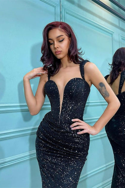 Vestido de fiesta de sirena con escote corazón y hombros descubiertos con lentejuelas negras