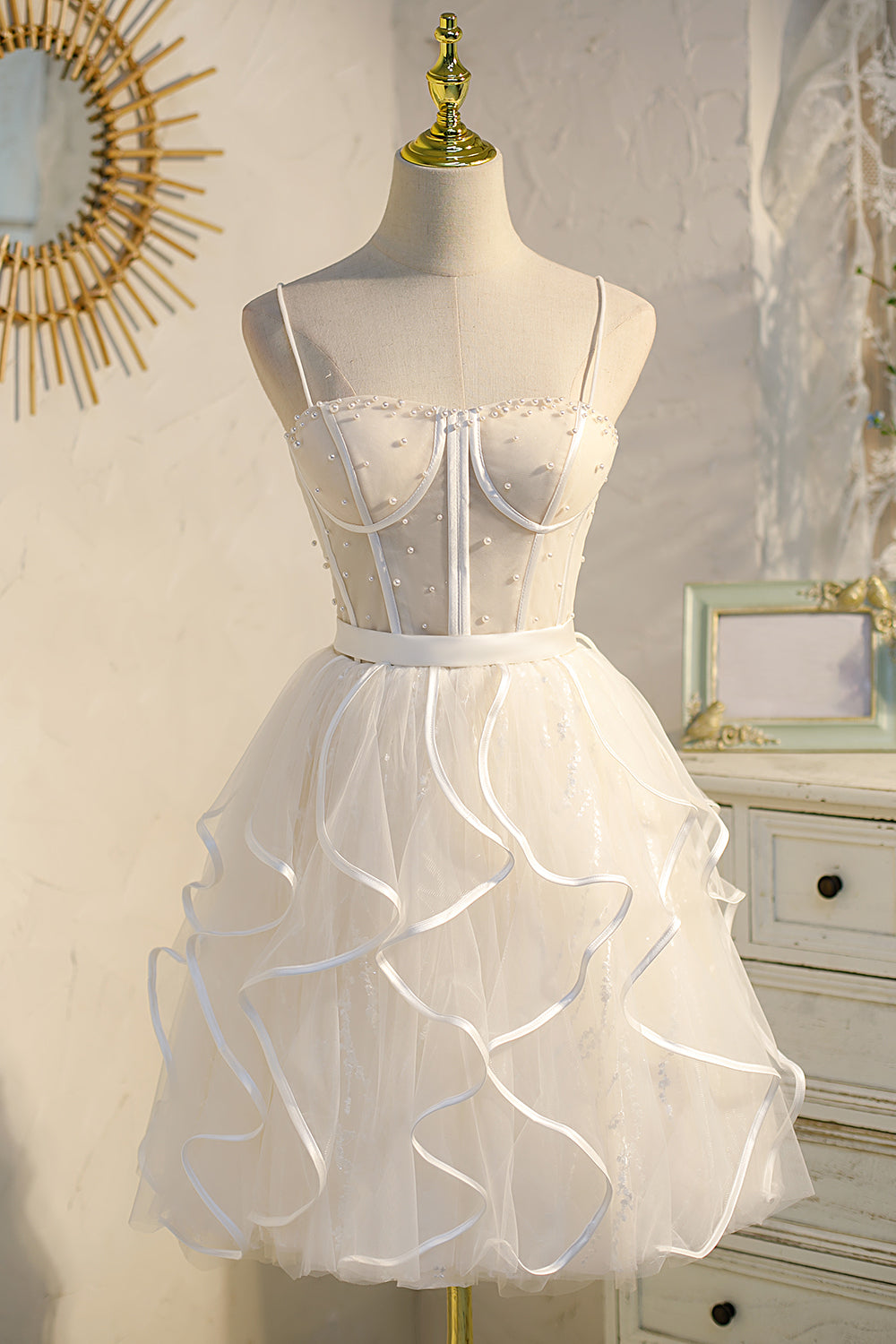 Vestidos de fiesta de princesa con tirantes finos color champán y tul con cuentas