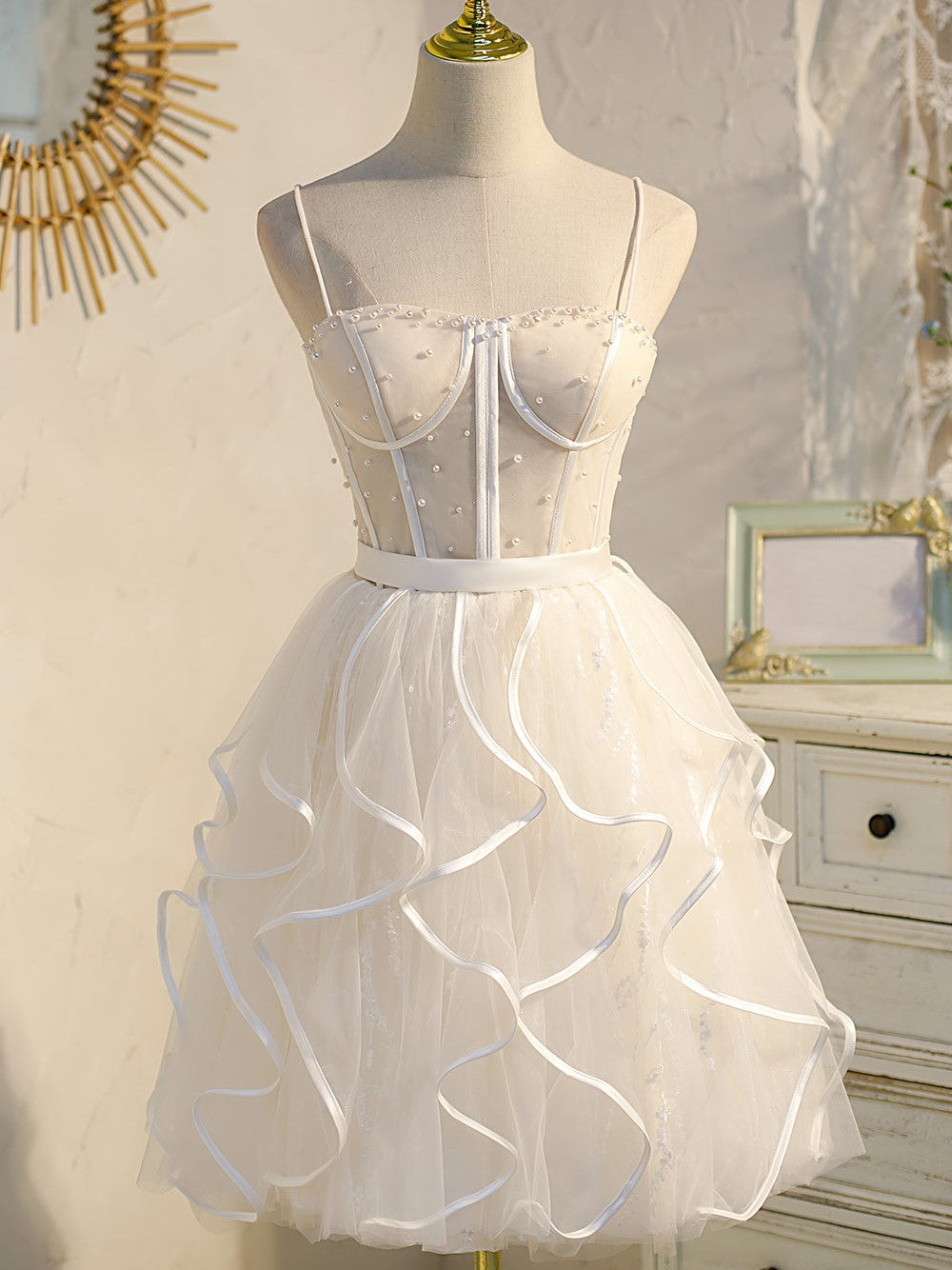 Vestidos de fiesta de princesa con tirantes finos color champán y tul con cuentas