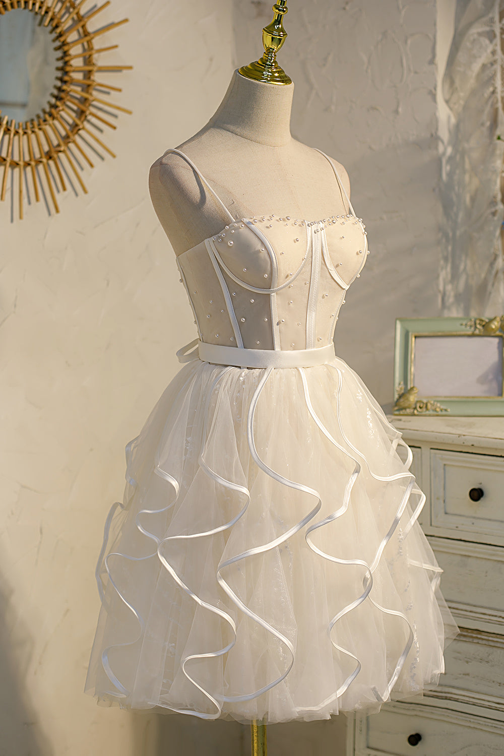 Vestidos de fiesta de princesa con tirantes finos color champán y tul con cuentas