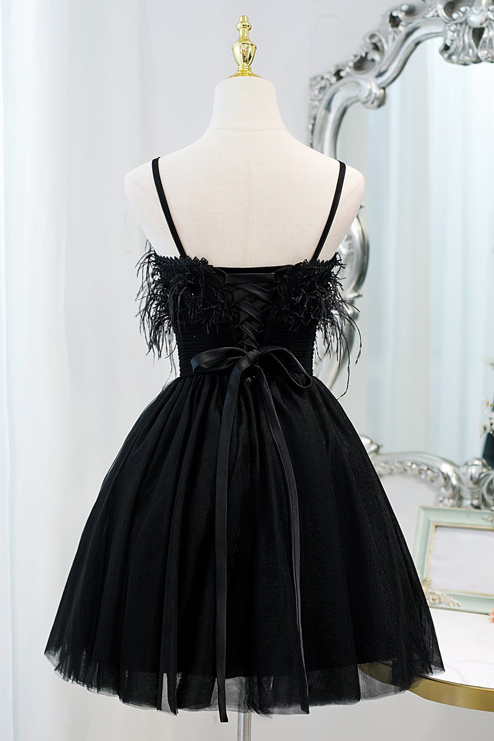Elegantes vestidos de fiesta de princesa de tul con tirantes finos y sin mangas