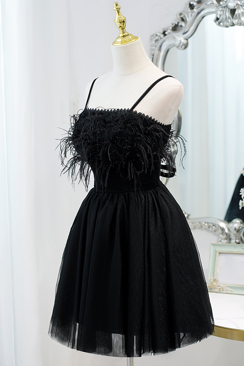Elegantes vestidos de fiesta de princesa de tul con tirantes finos y sin mangas