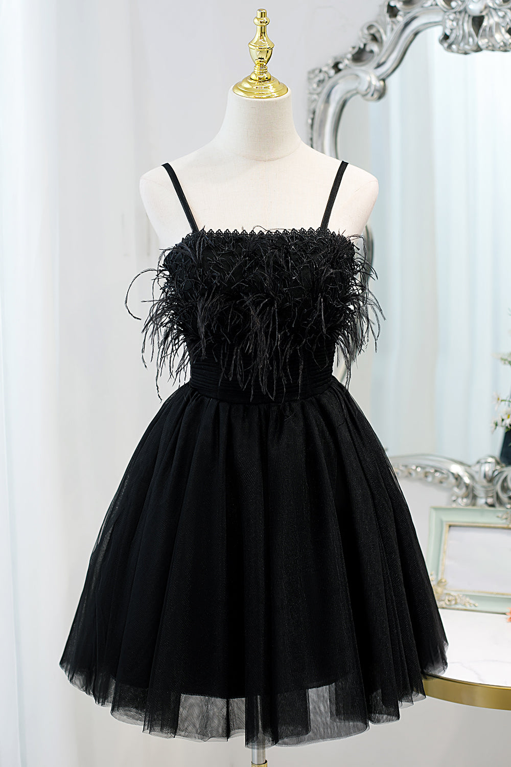 Elegantes vestidos de fiesta de princesa de tul con tirantes finos y sin mangas