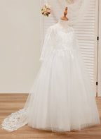 Ballkleid mit langen Ärmeln und Tüll-Schleppe zur Erstkommunion 