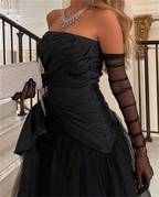 Sexy trägerloses, bauschiges Tüll-Ballkleid, schwarzes Abendkleid mit Handschuhen Y7631