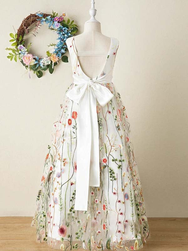 Mädchenkleid mit Wildblumen-Stickerei, Überzug aus Tüll, A-Linie, schmale Passform, ausgestellter V-Ausschnitt, Schleife auf der Rückseite 