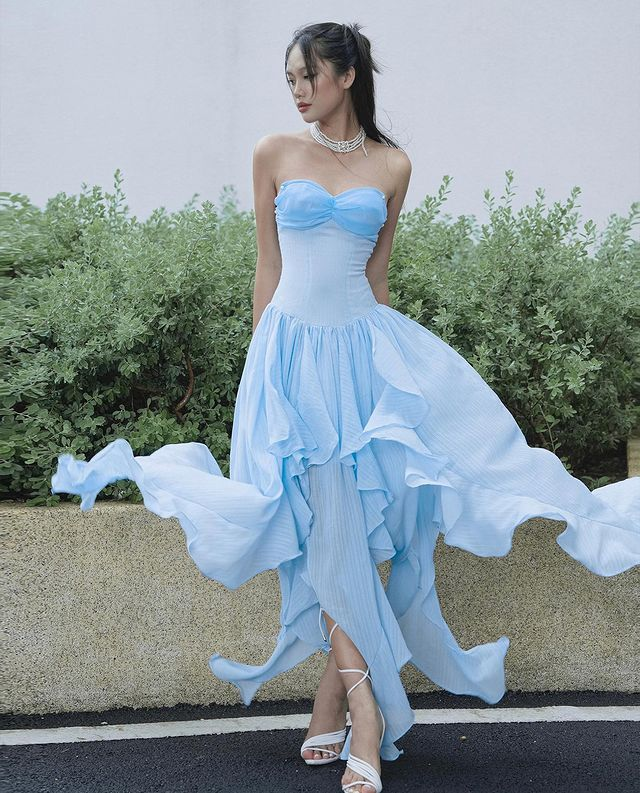 Elegante vestido de fiesta de gasa irregular azul sin tirantes, vestido de noche con escote corazón Y8223