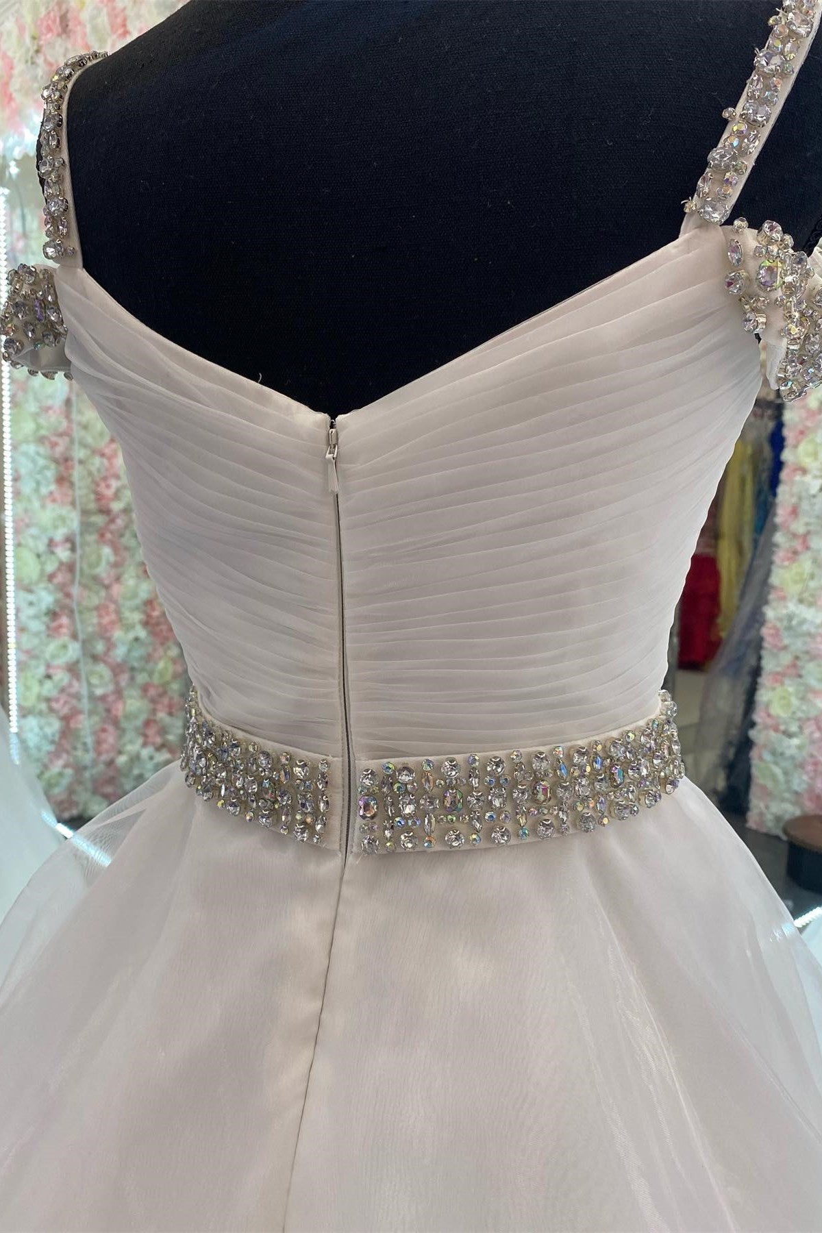 Pinkes, perlenbesetztes A-Linien-Ballkleid mit schulterfreien Ärmeln