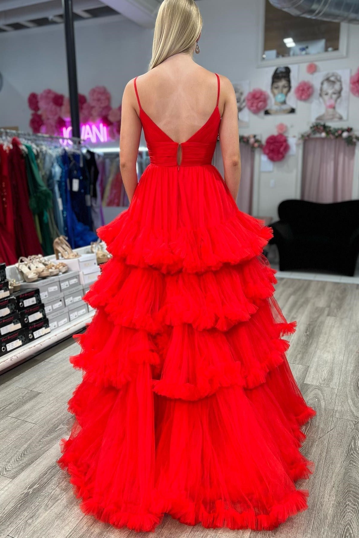 Wrenlee | Vestido de fiesta de tul con escote en V y volantes escalonados