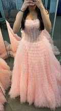Vestido de fiesta rosa sin tirantes con corpiño de corsé de encaje transparente y falda con volantes Y6688