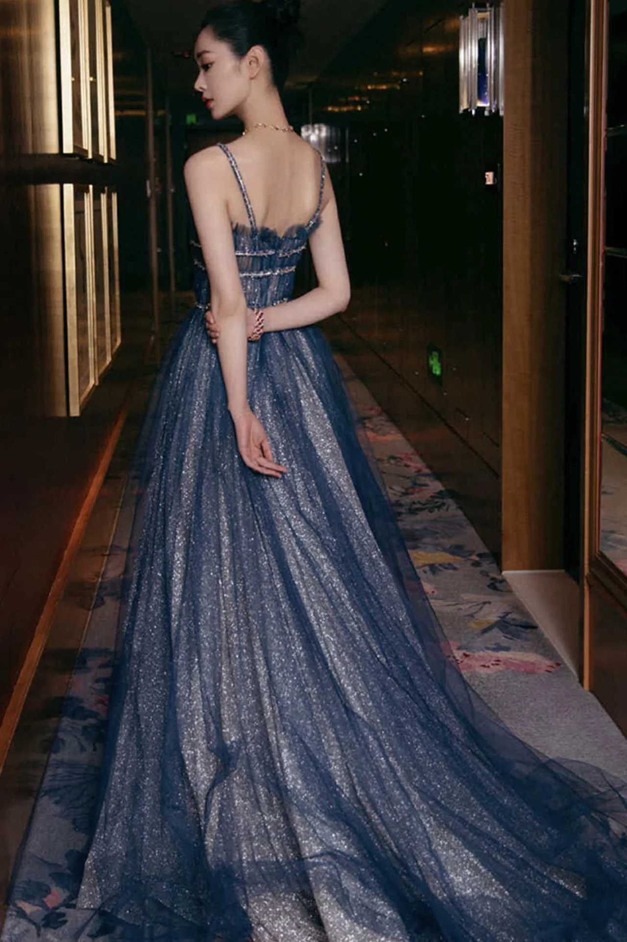 Glänzendes Tüll langes A-Linien-Ballkleid blaues Abendkleid Y105
