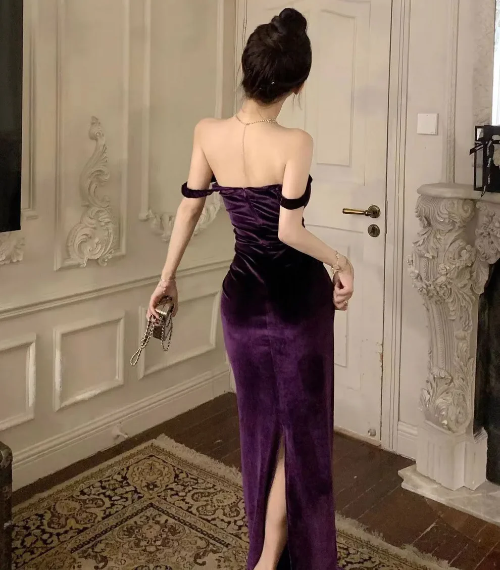 Elegante vestido de fiesta largo de terciopelo morado con hombros descubiertos y abertura Y8131