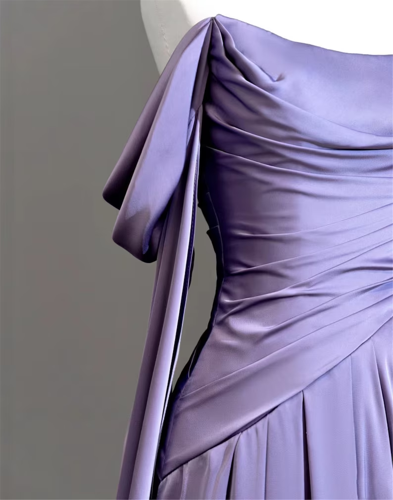 Schlichtes langes Ballkleid aus lila Satin, lila Abendkleid Y2589