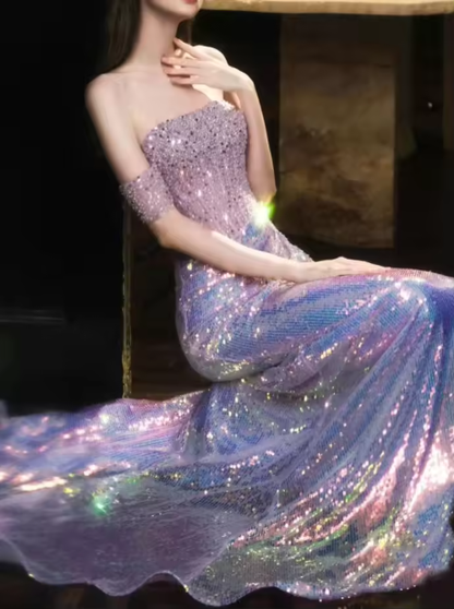 Glitzerndes, schulterfreies, perlenbesetztes, paillettenbesetztes Meerjungfrau-Abschlussball-Abendkleid in Lila Y8182