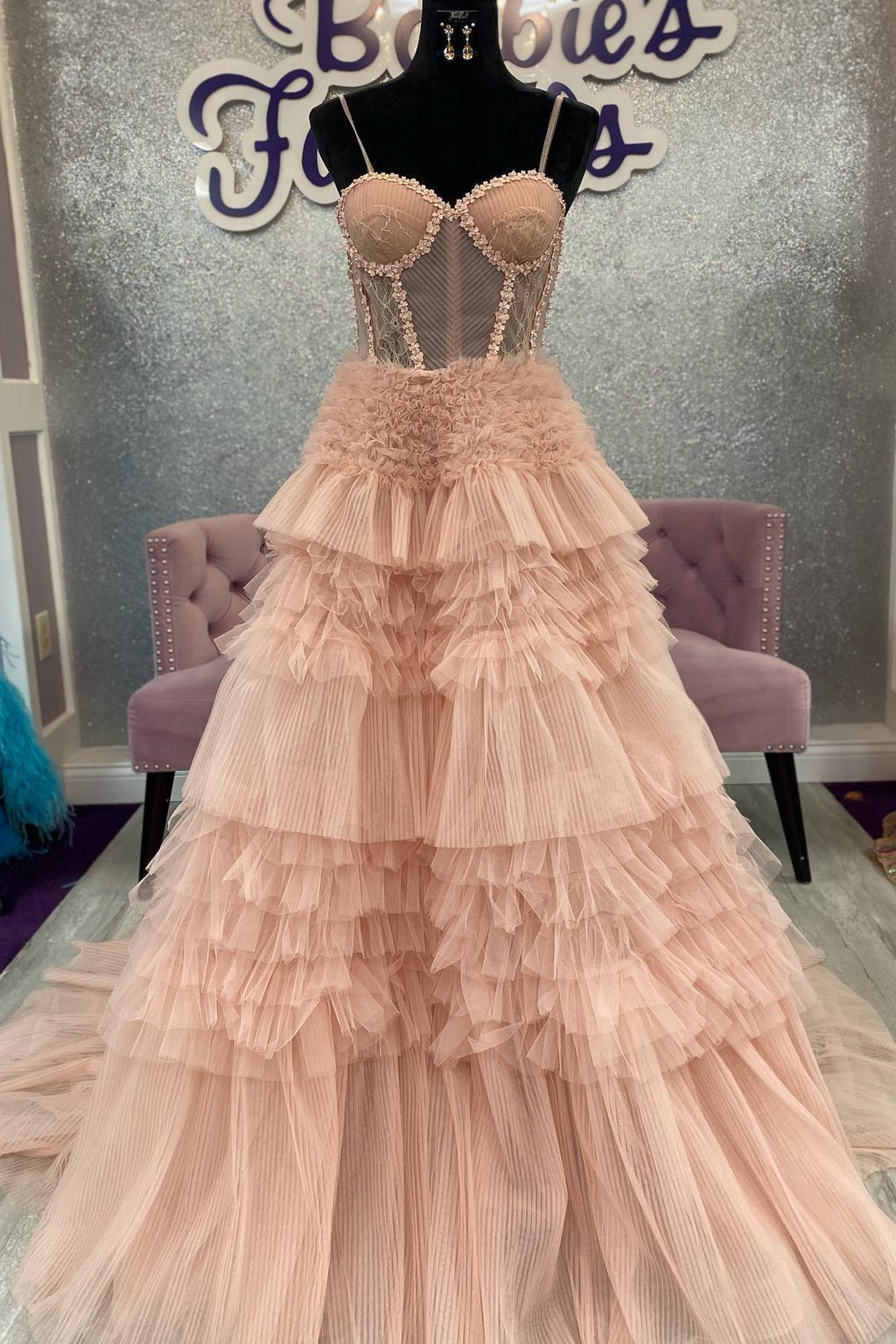 Averi | Zartrosa Tüll-Ballkleid mit Rüschenlagen und Schnürung am Rücken in A-Linie