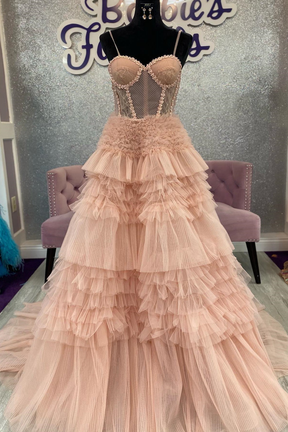 Averi | Zartrosa Tüll-Ballkleid mit Rüschenlagen und Schnürung am Rücken in A-Linie
