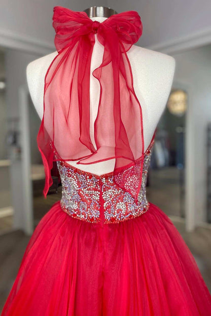 Vestido de fiesta largo de corte A con espalda descubierta y cuello halter con cuentas rojas