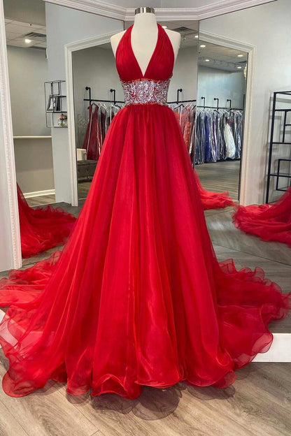Vestido de fiesta largo de corte A con espalda descubierta y cuello halter con cuentas rojas