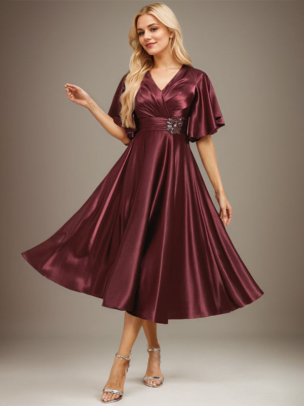 A-Linie V-Ausschnitt Wadenlanges Stretch Satin Kleid für die Brautmutter mit Perlenbesatz Plissee 