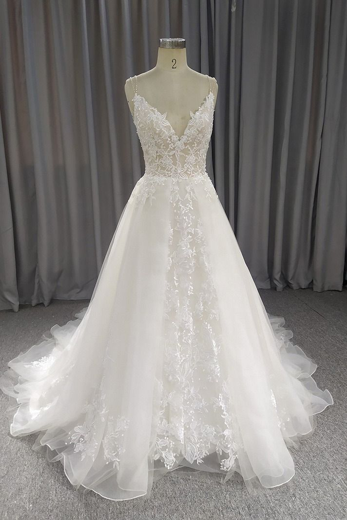 Vestido de novia de corte A con tirantes finos y apliques, escote en V sencillo Y5601