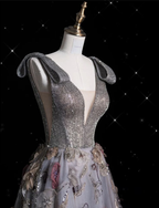 Vestido de noche largo con escote en V y tul gris floral Y7953