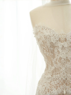Hübsches trägerloses Tüll-Spitzen-Brautkleid in A-Linie, formelles Abschlussball-Abendkleid Y8686