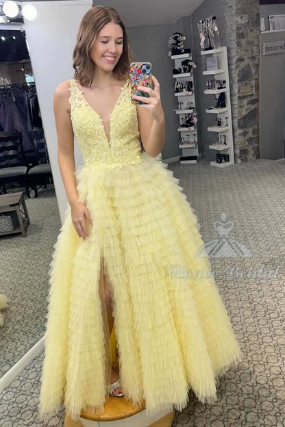 Vestido de fiesta largo amarillo con escote en V, volantes y abertura en capas